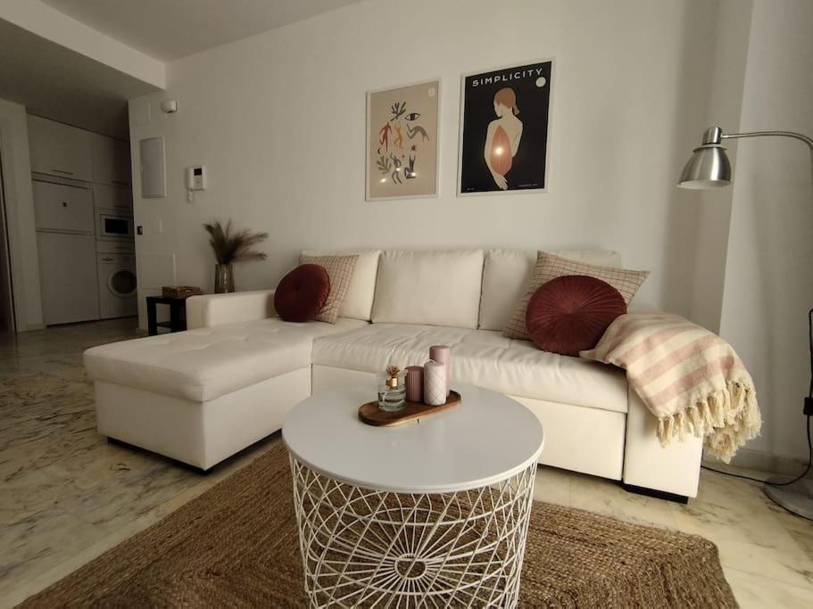 Love Rent4 Malaga Lyli Torremolinos Exterior photo